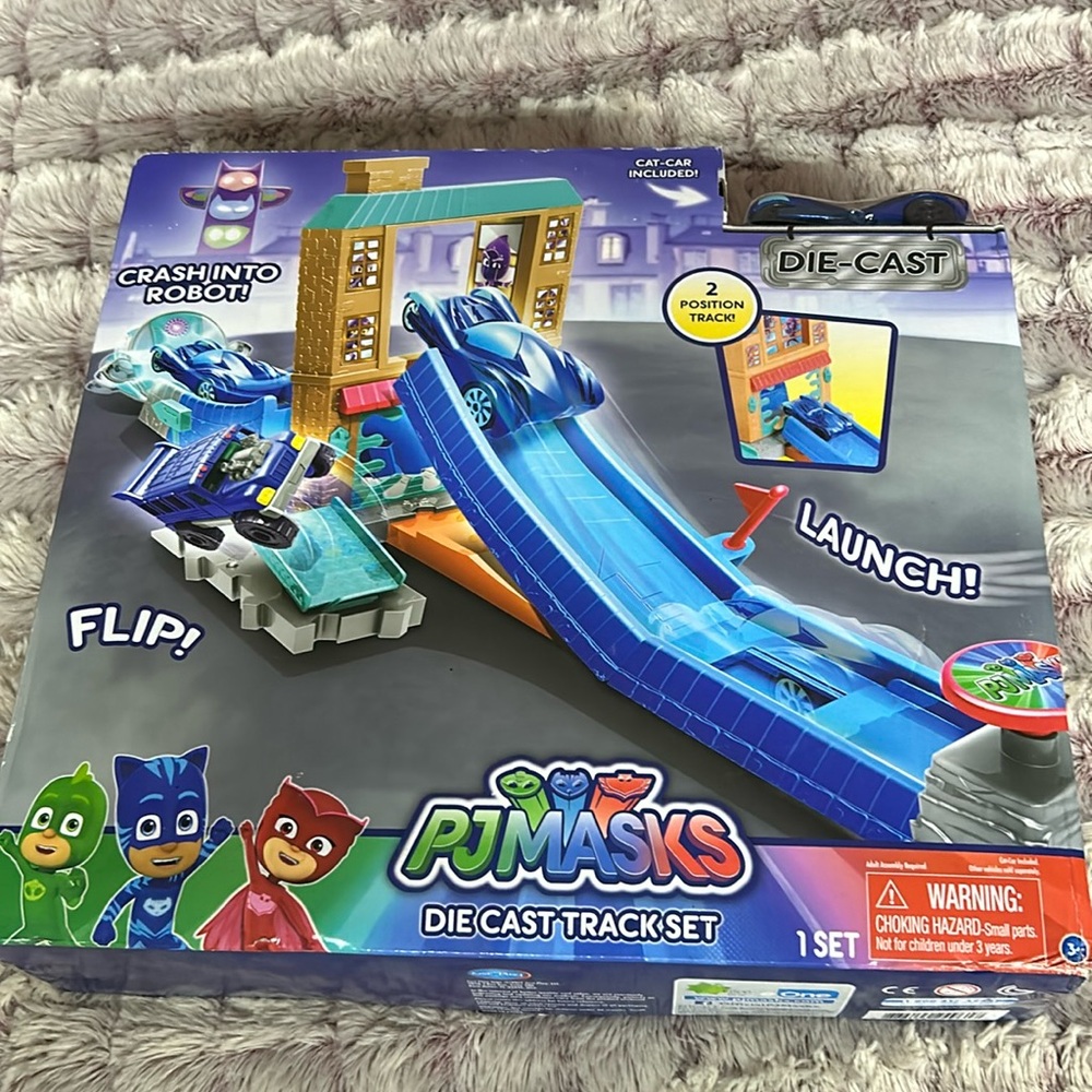 Pj Masks Die Cast Playset for 1:43 Scale Vehicles, Includes 1 Track Set & 1 Car